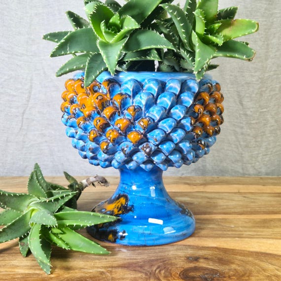 Half Pine Cone H.26 L.26 cm Sicilian Ceramic Caltagirone Artisan made entirely by hand, vase holder, caspò, vase, pine cone, centerpiece