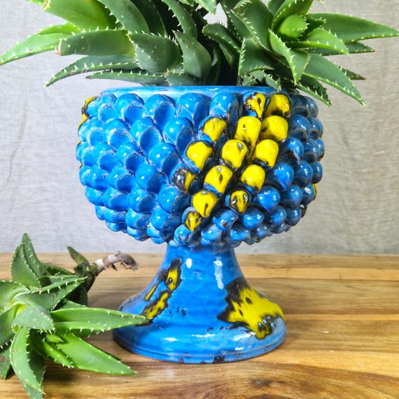 Half Pine Cone H.26 L.26 cm Sicilian Ceramic Caltagirone Artisan made entirely by hand, vase holder, caspò, vase, pine cone, centerpiece