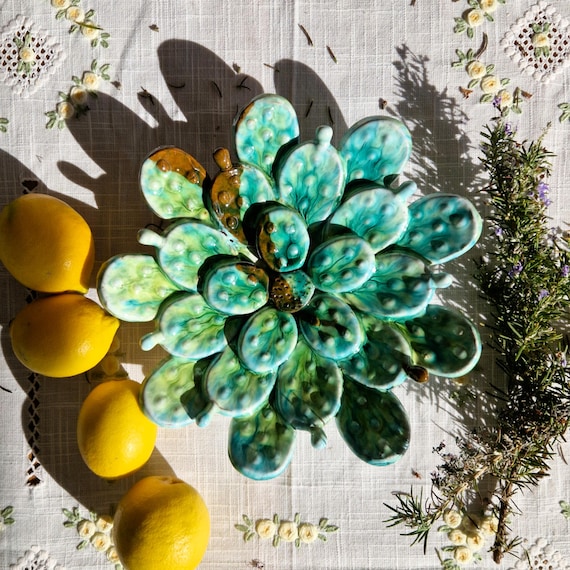 Centerpiece 25 cm prickly pear plate Sicilian ceramics handmade entirely