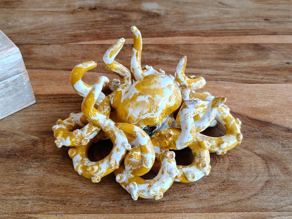Sicilian handcrafted ceramic octopus, Sicilian ceramic, ceramic octopus, octopus, Caltagirone ceramic, design, handmade