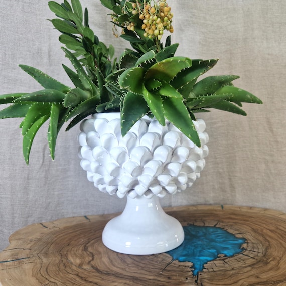 Half Pine Cone H.22 L.22 cm Sicilian Ceramic Caltagirone Artisan made entirely by hand, vase holder, caspò, vase, pine cone, centerpiece
