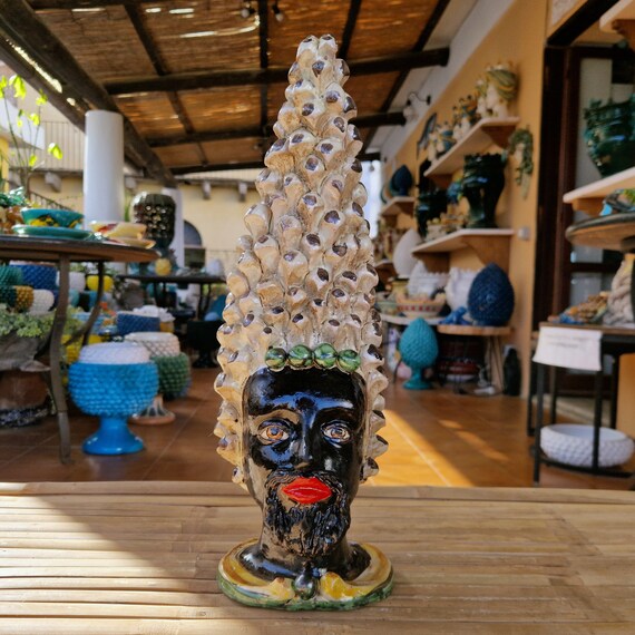 teste antropomorfe, pigne, ceramica di Caltagirone, ceramica siciliana, Design, decorazione casa,  pezzi unici, artigianato, teste di moro