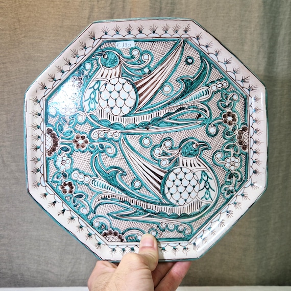 27 cm octagonal plate in Sicilian artisanal ceramic S. Stefano di Camastra of fine workmanship and finely decorated