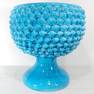 Halbe Pigna H.35 L.35 cm Sizilianische Caltagirone-Keramik, komplett handgefertigt, Vasenhalter, Caspò, Vase, Tannenzapfen, Tafelaufsatz