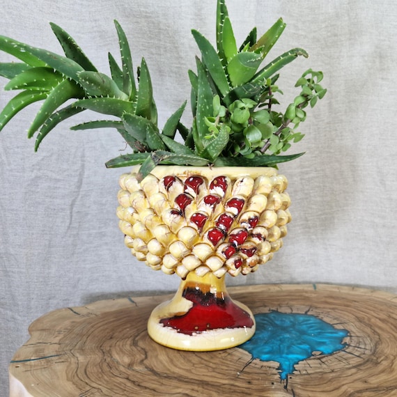 Half Pine Cone H.22 L.22 cm Sicilian Ceramic Caltagirone Artisan made entirely by hand, vase holder, caspò, vase, pine cone, centerpiece