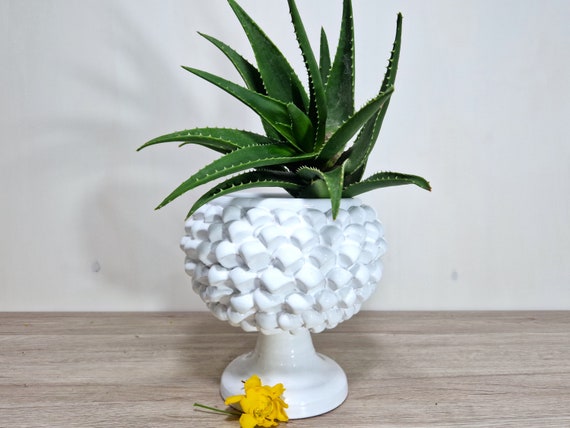 Half Pine Cone H.20 L.20 cm Sicilian Ceramic Caltagirone Artisan made entirely by hand, vase holder, caspò, vase, pine cone, centerpiece
