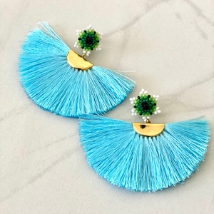 Flower Earrings, Huichol Tassel Earrings, Mexican Jewelry, Mexican earrings, Mexican folk art, Beaded Flower, Huichol Earrings