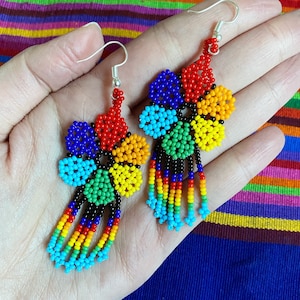 Boucles d&#39;oreilles pendantes huichol mexicaines, boucles d&#39;oreilles chaquira, boucles d&#39;oreilles en perles, cadeau pour elle, cadeau pour maman, cadeau d&#39;anniversaire, boucles d&#39;oreilles colorées