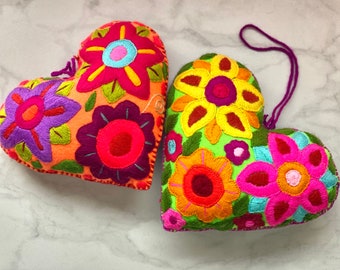 Mini Embroidered Heart Pillow: Colorful Floral Decoration