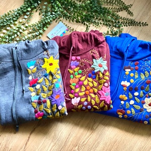 Size L Mexican Floral Sweatshirt, Artisanal Sweatshirt Made in Mexico, Floral Embroidered Hoodie, Hand Embroidered Sweatshirt