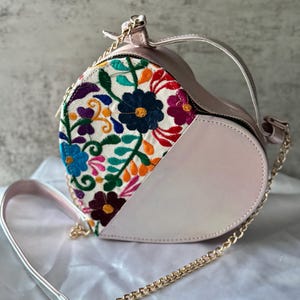 Handmade Mexican Heart Shape Bag, Floral Purse, Mexican Purse, Embroidered Bag, Gift for her, Valentine’s Day, heart purse