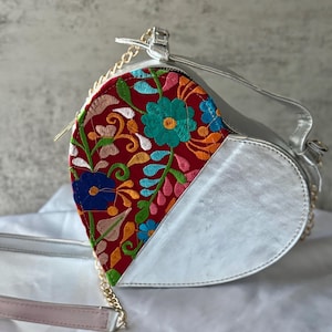 Handmade Mexican Heart Shape Bag, Floral Purse, Mexican Purse, Embroidered Bag, Gift for her, Valentine’s Day Purse, heart purse
