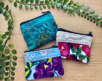 Monedero tejido a mano: Minibolso bordado mexicano