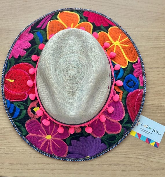 Embroidered Floral Sun Hat: Handmade Mexican Palm Sombrero  display picture 1