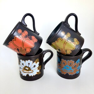 Set vintage di 4 tazze retrò dello Staffordshire England