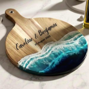 Personalisiertes Servierbrett Türkis Ozean auf Akazienholz und Resin / Charcuterie Board - 40x30 cm | Hochzeitgeschenke | Geschenk für sie