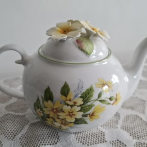One pint tea pot by Wade, china, the tea council collection, gift, tea pot, home decor, kitchenalia, mothers day