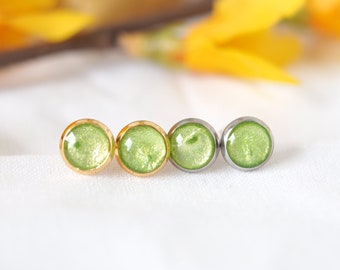 Green stud earrings, light green earrings in gold and silver, waterproof stud earrings 8 mm in size