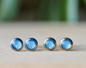 Hellblaue Ohrstecker, 6 mm kleine Ohrringe in Silber oder Gold, Ohrstecker für das zweite Ohrloch, Mini Ohrringe aquamarin blau