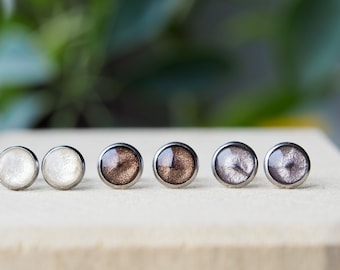 Silver stud earrings in gray, brown and beige, 8 mm stainless steel earrings, earrings for women, jewelry gift for best friend