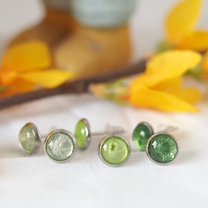 Green stainless steel stud earrings, waterproof 8mm stud earrings, small stud earrings as a gift, various colors, green and silver image 2