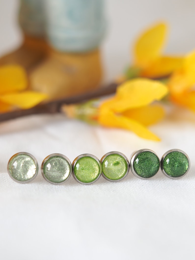 Green stainless steel stud earrings, waterproof 8mm stud earrings, small stud earrings as a gift, various colors, green and silver image 1