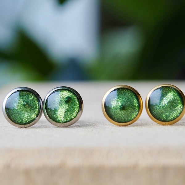 Green stud earrings, small dark green stud earrings 8 mm in size, made of waterproof stainless steel in silver and gold, as a small gift for a girlfriend