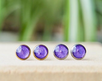 Purple stud earrings for summer, violet waterproof earrings 8 mm diameter, in gold and silver, jewelry gift for women, Mother's Day