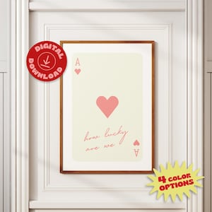 Arte murale trendy con asso di cuori, stampa "Quanto siamo fortunati", poster estetico retrò alla moda, carta da gioco con asso blu, arte stampabile preppy, poster y2k