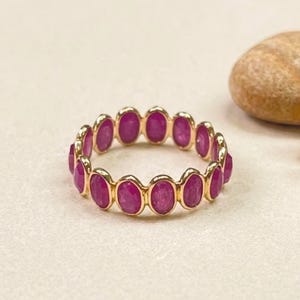 Ovaler Rubin-Ewigkeitsring, 10k, 14k oder 18k Gold, Geburtssteinring für Juli, zierlicher Edelsteinring zum Stapeln, Schmuckstück für jeden Tag, Geschenk für Sie
