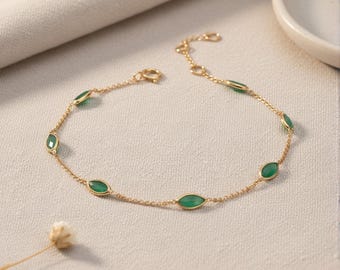 Pulsera de oro de 14 quilates con esmeralda, joyería con piedra natal de mayo para mujer, pulsera ajustable con delicadas gemas, ideal para combinar con otras joyas.