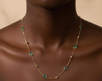 Smaragd Station Halskette, zierliche 14k Solid Gold Mai Birthstone Schmuck, Alltag Minimal Halskette Geschenk für Sie, Edelstein Charms Gold Kette