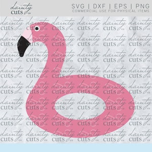 Puede incluir: Archivo de corte de silueta de flamenco rosa para proyectos de manualidades. El diseño presenta un contorno simple de un flamenco con cuello largo y pico curvo. La imagen está sobre un fondo blanco con el texto "dainty cuts co" repetido en un patrón.
