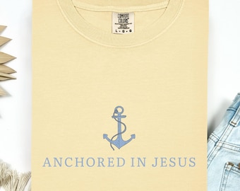 Camiseta de playa cristiana de moda, camiseta de fe costera de Jesús, anclada en Cristo, colores cómodos, camisetas religiosas de verano para la playa.