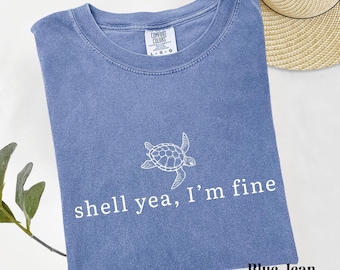 Camiseta con estampado de tortuga marina, colores cómodos, estilo playero, ideal para surf.