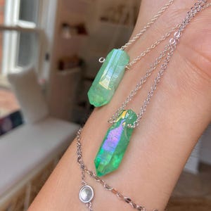 Collana di cristallo di quarzo aura verde con aura di mela / Chakra del cuore / Nuovi inizi