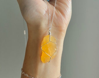 Orange Calcite Crystal Necklace Natural / Balances Emotions / Energy Amplifier / Strength and Courage/ Physical Healing Aid / Motivation