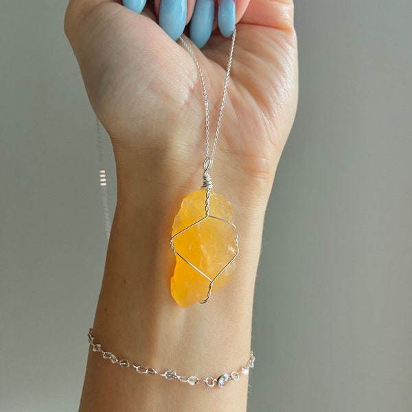 Orange Calcite Crystal Necklace Natural / Balances Emotions / Energy Amplifier / Strength and Courage/ Physical Healing Aid / Motivation