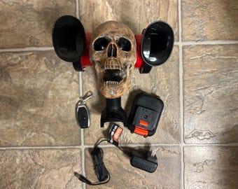 Skull Horn Prop – Handheld Scare Horn with Remote Trigger