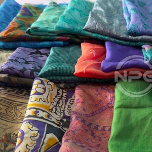 Restanten kantha-zijde: vintage Indiase sari-textielstukken (12 x 12 inch)