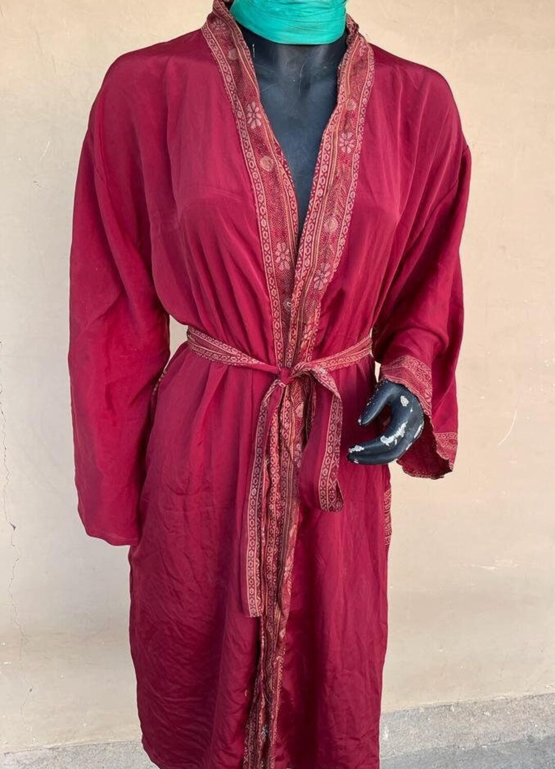 Beautifully Embroidery Silk Kimonos/ Robe/ Lounge Wear Maroon the Red