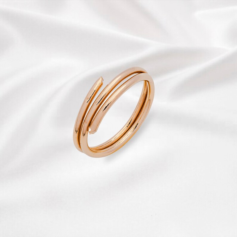 Aesthetic Curved Gold Ring Wrapping Ring Glamorous Gold image 0