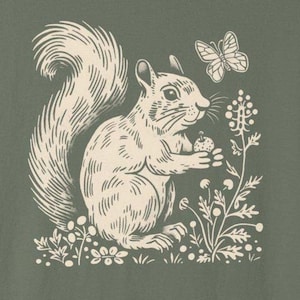 Camiseta unisex Squirrel Cottage Core: colores cómodos, camiseta para amantes de las ardillas, camiseta de ardilla mística, camiseta con gráfico de ardilla, camiseta de ardilla
