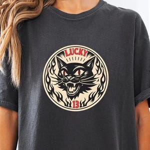 Camiseta Lucky 13 Black Cat – Design Retrô Voodoo
