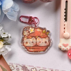 Ciondolo in acrilico a forma di gatto carino Macaron / Epossidico olografico, portachiavi alimentare, bifacciale, ciondolo a forma di gatto, kawaii, arte alimentare, arte dei dessert, regalo in acrilico