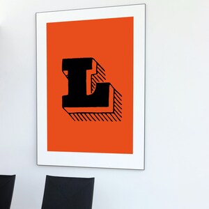 Carteles del alfabeto, letra L, cartel tipográfico, cartel naranja, letras de la década de 1970, letra audaz, letras victorianas, fuente victoriana, slab serif