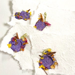 Positivity & Happiness spell papers. 2x Handcrafted w. wax seal with herbs and organics. Manifestation and intention papers. Energy / spell