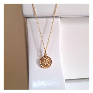 Medalla de San Miguel chapada en oro de 13 mm, elegante collar católico unisex protector de San Miguel, declaración de fe, medalla del Arcángel Miguel