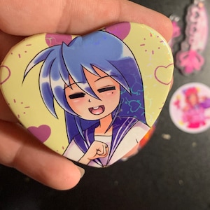KAWAII ANIME Girl Holo Heart-Shaped Button/Badge