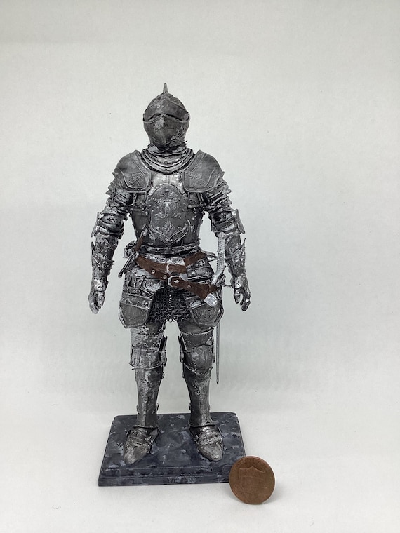 ミニチュア城用の鎧！（受注生産 - 1:12スケール） - Etsy 日本